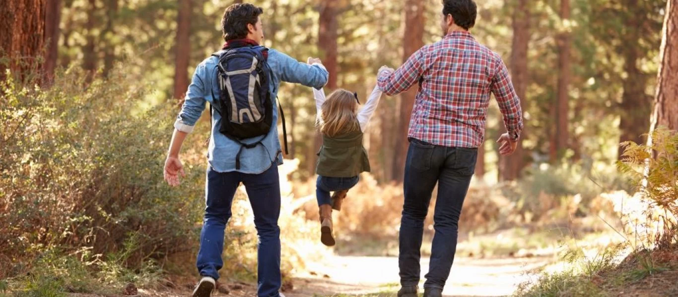 Κομισιόν σε κράτη-μέλη: «Επιτρέψτε άμεσα την υιοθεσία παιδιών από ομόφυλα ζευγάρια - Εγκληματίας όποιος διαφωνεί»